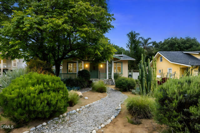 Detail Gallery Image 1 of 29 For 1712 N El Molino Ave, Pasadena,  CA 91104 - 3 Beds | 2 Baths