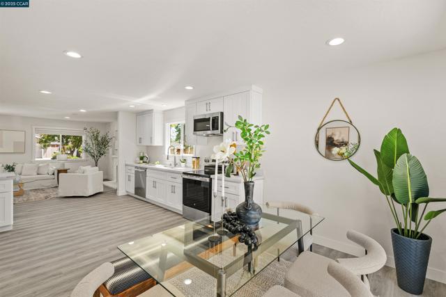 3319 Claudia Dr, Concord CA: https://media.crmls.org/mediaz/ced395c6-52ab-4350-99c5-61792c8f9f0f.jpg