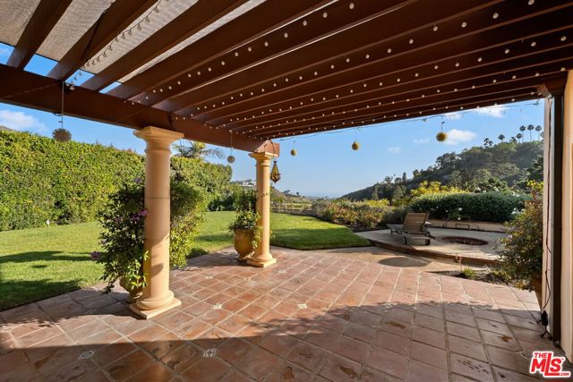 Drew Fenton | 1344 Bienveneda Avenue Pacific Palisades CA | MLS: 7487432