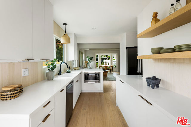 11840 Juniette Street, Culver City CA: https://media.crmls.org/mediaz/ced4b798-a00c-45fa-84e8-9a05c90e3b37.jpg