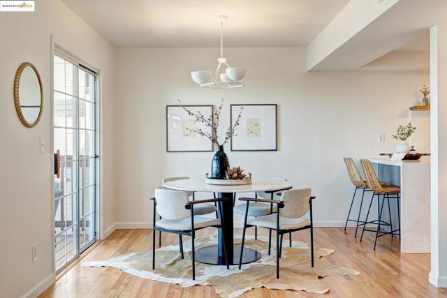 4353 Terrabella Way, Oakland CA: https://media.crmls.org/mediaz/ced59ff0-6fbc-4d99-8133-195470cdfe77.jpg