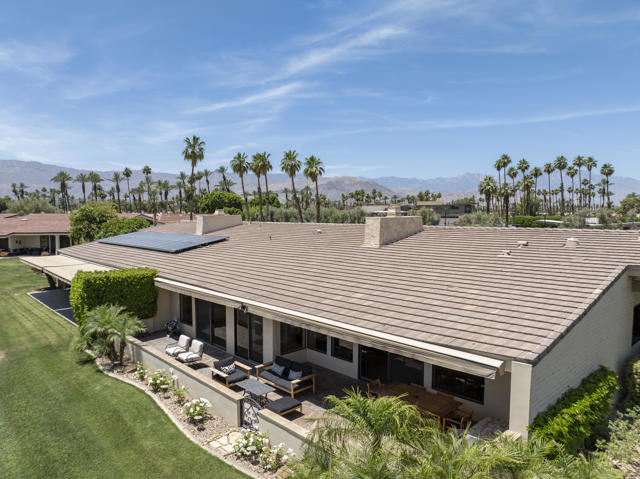 44970 Desert Horizons Drive, Indian Wells CA: https://media.crmls.org/mediaz/ced61aa4-720c-4108-b1f4-bbcfe09b3991.jpg