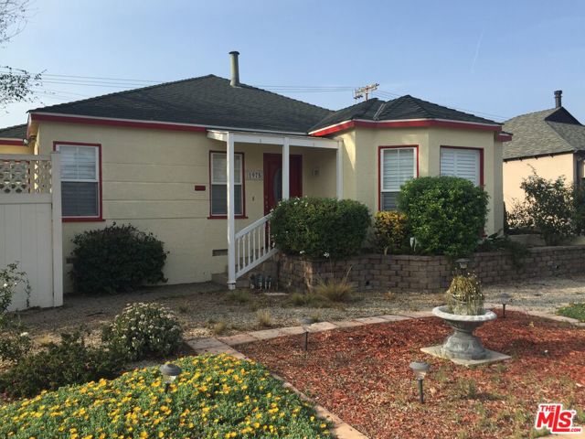 1975 S Crescent Heights Boulevard, Los Angeles CA: https://media.crmls.org/mediaz/ced65a0e-d495-41c8-80dc-5dfec0eeeee1.jpg