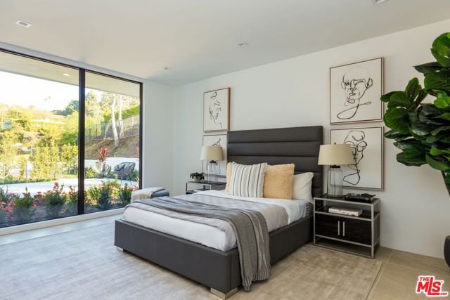 1935 Loma Vista Drive, Beverly Hills CA: https://media.crmls.org/mediaz/ced72d9a-8dcd-46be-a56b-e9290673d3a3.jpg