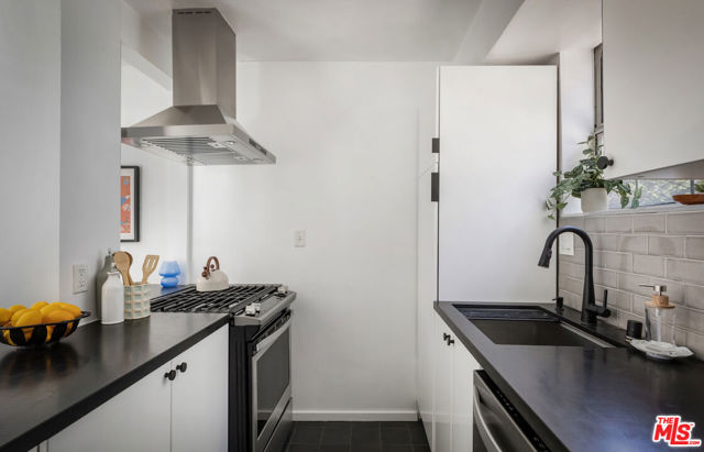 329 N Avenue 57, Los Angeles CA: https://media.crmls.org/mediaz/ced75846-9ab9-4a42-886b-b9e322e41199.jpg