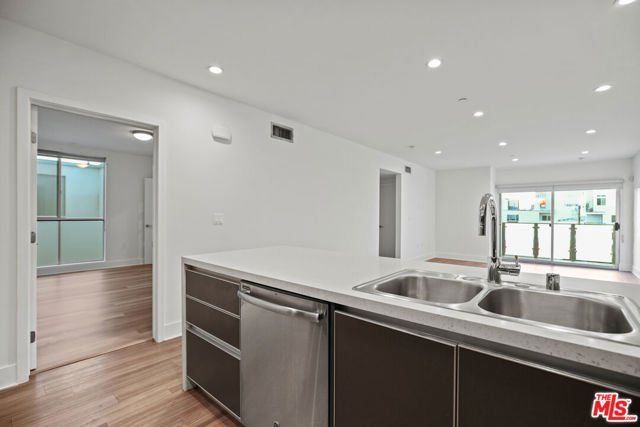 120 S Orlando Avenue, Los Angeles CA: https://media.crmls.org/mediaz/ced7cfb0-b78b-4d78-91ea-b461e130e59f.jpg