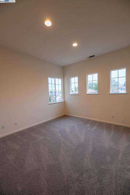 Image 17 of 24 For 343 Lower Vintners Cir