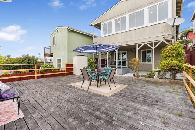 812 Washington Ave, Albany CA: https://media.crmls.org/mediaz/ced81a50-6269-4527-ad75-28cda5691d8f.jpg