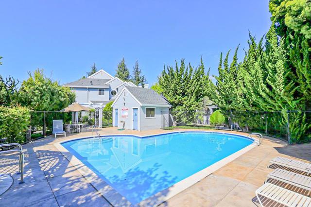 425 Mountain Laurel Court, Mountain View CA: https://media.crmls.org/mediaz/ced869fe-19dd-42fe-9cd0-f519f10a377d.jpg
