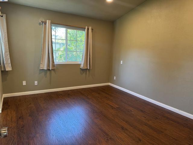 7765 Canyon Meadow Cir, Pleasanton CA: https://media.crmls.org/mediaz/ced8ac7b-5600-49b9-9aac-d4489aa8a286.jpg