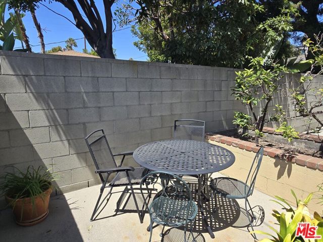 10809 Palms Boulevard, Los Angeles CA: https://media.crmls.org/mediaz/ced90efb-270b-40f1-9ee9-98c8d836ab5c.jpg