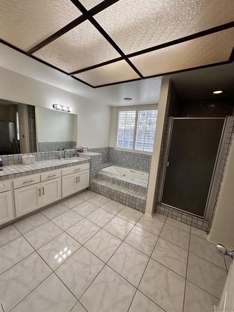 13078 Mindanao Way, Marina del Rey CA: https://media.crmls.org/mediaz/ced91597-35b9-4120-9dd0-629fca836db6.jpg