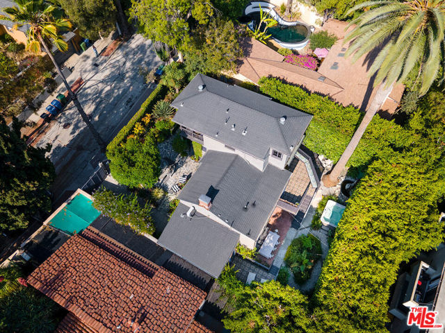 6626 Cahuenga Terrace, Los Angeles CA: https://media.crmls.org/mediaz/ced94da2-ae69-44c4-9e96-ac587d92ab34.jpg
