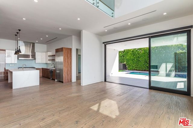458 S Sycamore Avenue, Los Angeles CA: https://media.crmls.org/mediaz/ced9fc78-88f7-4f0b-80c0-1582a0d9a8d7.jpg