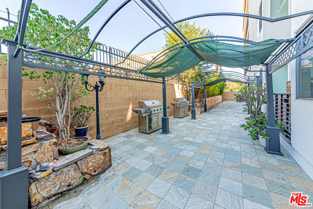 3061 W 12th Place, Los Angeles CA: https://media.crmls.org/mediaz/ceda0fc6-1ff7-42d1-8b69-7e37af00af86.jpg