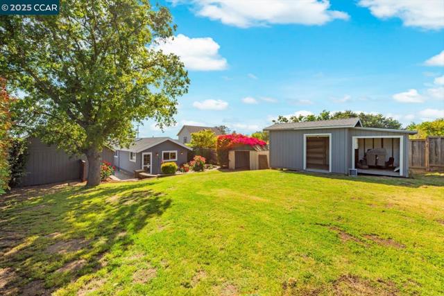 708 Pomona Ave, El Cerrito CA: https://media.crmls.org/mediaz/ceda4a1a-12ef-44d6-931b-ea6c9b0e4b7c.jpg