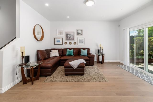 Detail Gallery Image 9 of 39 For 4057 Lamont St, San Diego,  CA 92109 - 3 Beds | 2/1 Baths