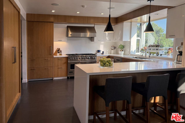 11575 Dona Dorotea Drive, Studio City CA: https://media.crmls.org/mediaz/cedae349-ef4a-4ad2-a5e0-75133ba76079.jpg