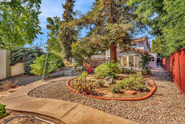39478 Zacate Ave, Fremont CA: https://media.crmls.org/mediaz/cedb368f-dce1-48ad-9b67-622be6192684.jpg