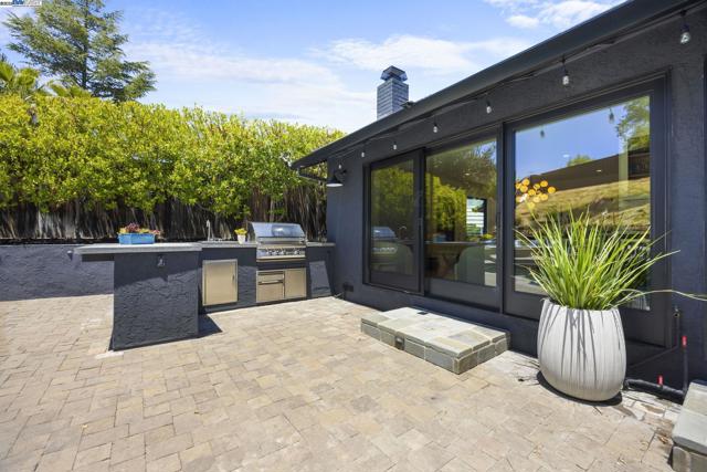 4149 Moselle Ct, Pleasanton CA: https://media.crmls.org/mediaz/cedb39dc-f77f-4648-b823-50f603519685.jpg