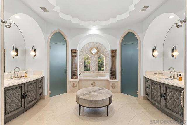 16304 Via De Santa Fe, Rancho Santa Fe CA: https://media.crmls.org/mediaz/cedc41f1-c869-457f-8fd2-ffa6438eb507.jpg