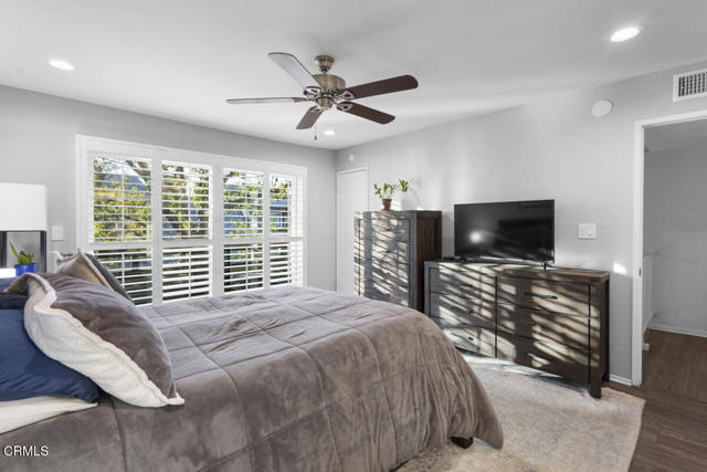 Detail Gallery Image 27 of 31 For 13561 Valerio St a,  Van Nuys,  CA 91405 - 3 Beds | 3 Baths