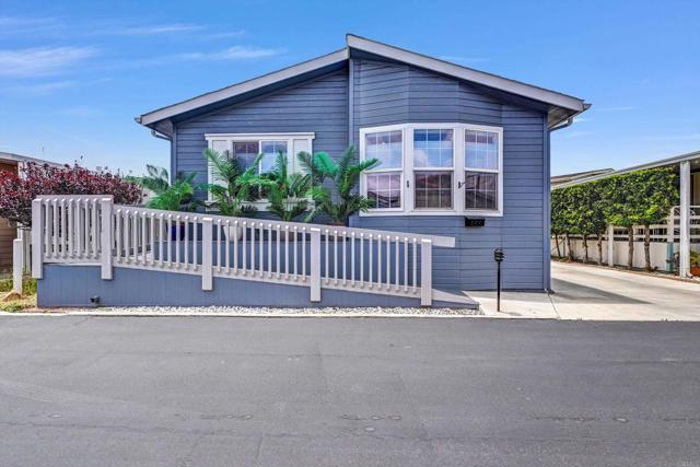 6503 Friendly Place, Carlsbad CA: https://media.crmls.org/mediaz/cedc94a1-bf4b-4319-9b70-93639fa87293.jpg