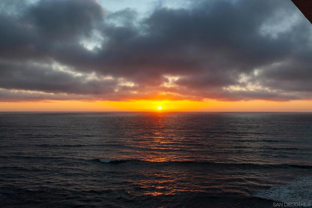 https://media.crmls.org/mediaz/cedce1b7-47f8-48a6-b674-87c87748201a.jpg?preset=X-Large