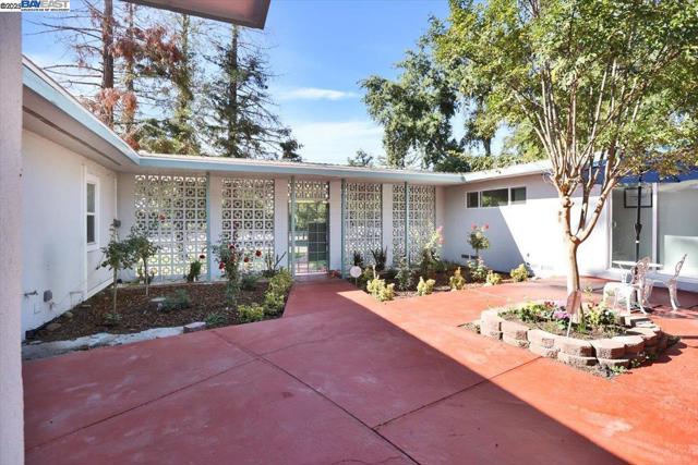 3180 Watt Ave, Sacramento CA: https://media.crmls.org/mediaz/cedce576-fb46-4ed0-aac7-35a27b67144b.jpg