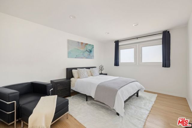 1244 Stradella Road, Los Angeles CA: https://media.crmls.org/mediaz/cedcfc76-ca7d-4599-a0f4-57fe77498f52.jpg