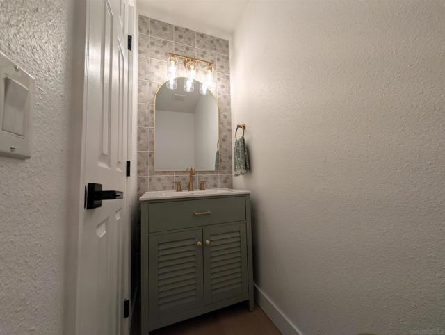 4950 Lantana Dr, San Diego CA: https://media.crmls.org/mediaz/cedd2290-0f8f-4f6c-89a6-17b052bff91c.jpg