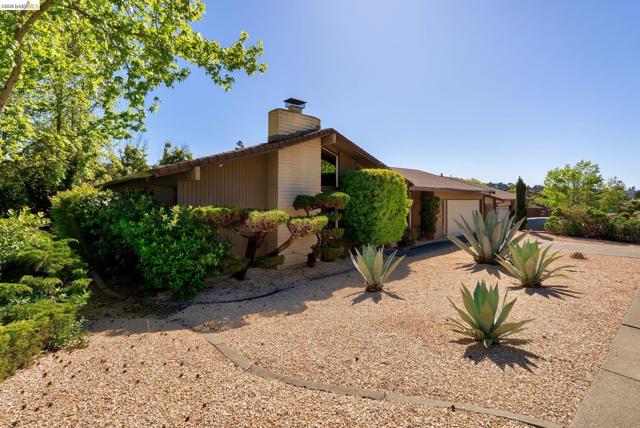 Image 3 of 47 For 2651 Tamalpais Dr