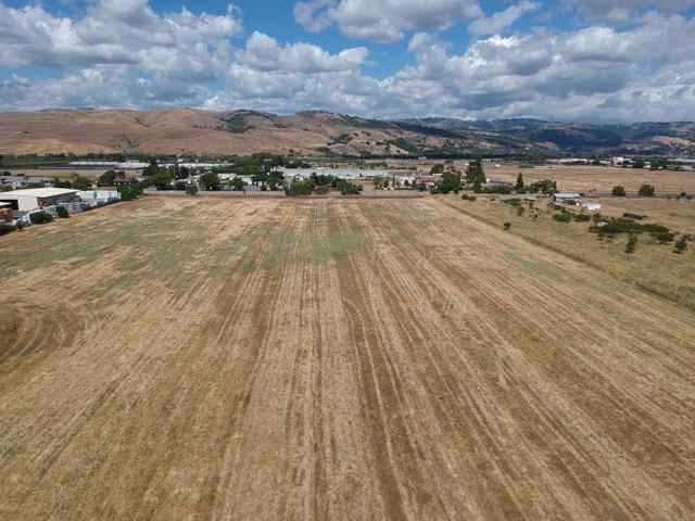 19900 Dougherty Avenue, Morgan Hill CA: https://media.crmls.org/mediaz/ceddea6a-ca64-4e85-aa89-2ea9edd359d5.jpg