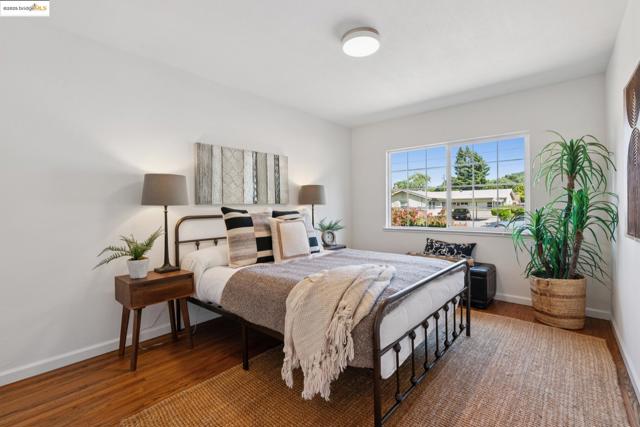 2309 Potrero Ct, Pinole CA: https://media.crmls.org/mediaz/cede3f6f-9d25-4d95-84f8-4418fe2dfede.jpg