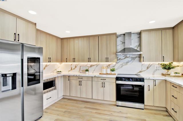 4166 Peregrine Way, Pleasanton CA: https://media.crmls.org/mediaz/cede66bf-e696-4304-a473-185cdecdc5b0.jpg