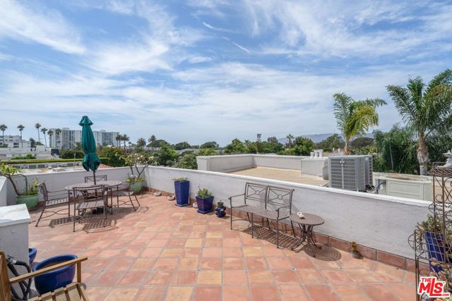 446 San Vicente Boulevard, 106 photo 27