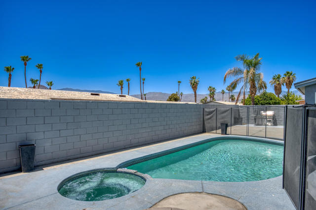 43135 Tennessee Avenue, Palm Desert CA: https://media.crmls.org/mediaz/cedf55c7-4c03-4fac-b296-681a6b578551.jpg
