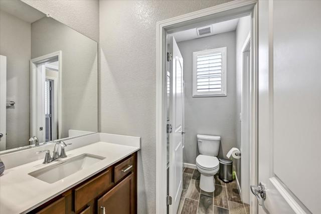 2466 Buzz Aldrin Way, Sacramento CA: https://media.crmls.org/mediaz/cedf9cdc-7a54-46fa-811d-9c8d0093a40c.jpg