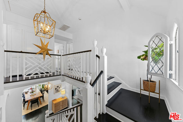 10736 Le Conte Avenue, Los Angeles CA: https://media.crmls.org/mediaz/cedf9ec1-da47-4045-93ec-ae35dc7cb59e.jpg