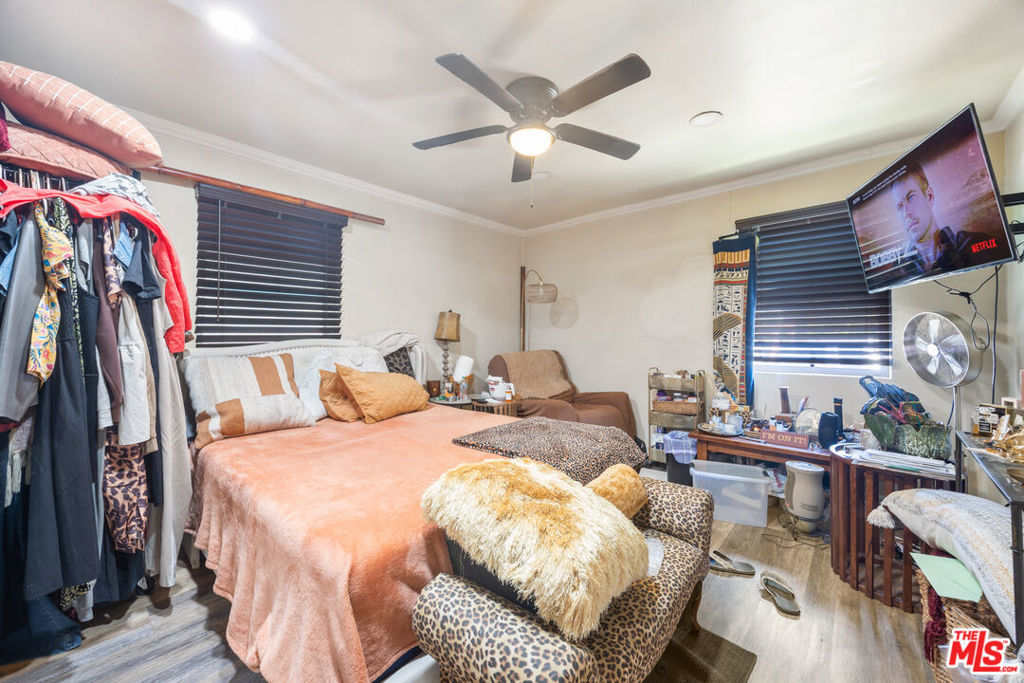 MLS #25570667 img 16