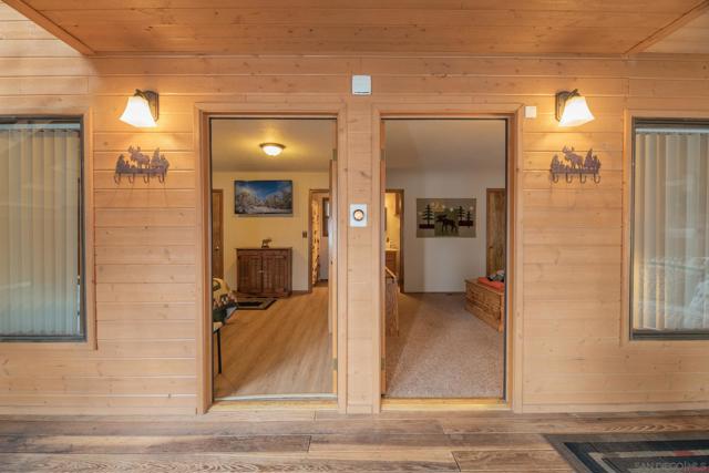 39470 Lake Dr, Big Bear CA: https://media.crmls.org/mediaz/cee06cfa-eeaf-4e51-9da8-870183983a4d.jpg