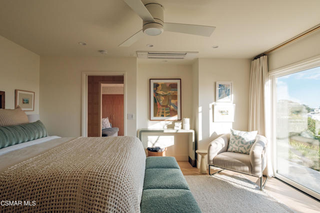 6813 Seawatch Lane, Malibu CA: https://media.crmls.org/mediaz/cee073e5-b38a-4c02-a160-c0f4b1bebcc7.jpg