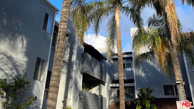 7640 Oso Avenue, Winnetka CA: https://media.crmls.org/mediaz/cee0d37f-497a-4be4-bfce-0148d17909c5.jpg