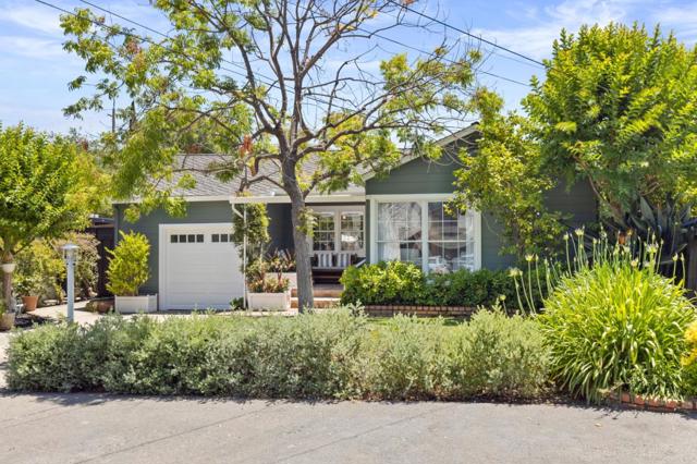 2061 Oakley Avenue, Menlo Park CA: https://media.crmls.org/mediaz/cee153cf-ed3e-4e1e-a3fd-ea585a044407.jpg