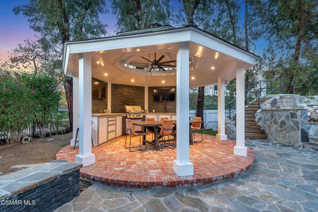 28845 Countryside Drive, Agoura Hills CA: https://media.crmls.org/mediaz/cee16cee-f3a6-4c5f-8748-f43c5401cdde.jpg