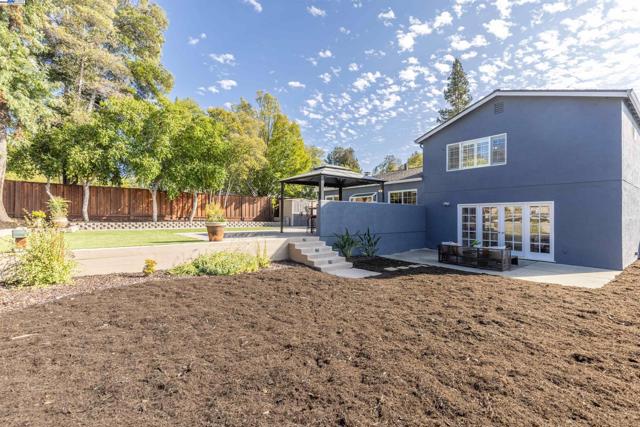 702 Sylvaner Dr, Pleasanton CA: https://media.crmls.org/mediaz/cee19f0c-13fd-48bd-ac98-3ac5f93534c0.jpg