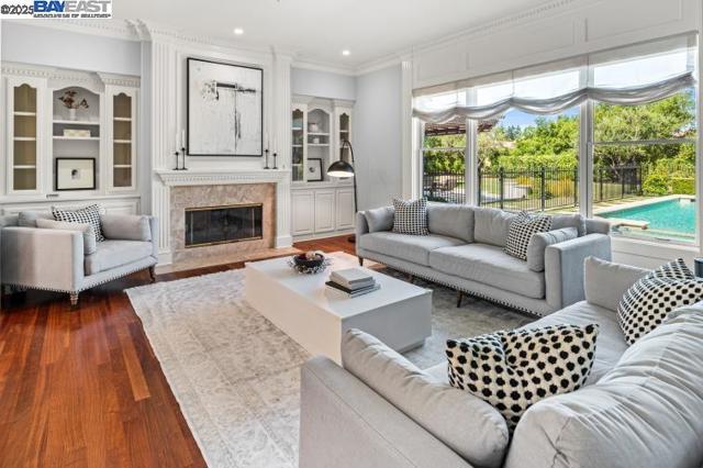 1137 Via Di Salerno, Pleasanton CA: https://media.crmls.org/mediaz/cee22e50-239b-41b1-8c5f-e887ffb9d06d.jpg