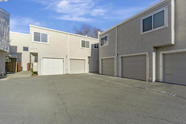 1896 San Vincente Dr, Concord CA: https://media.crmls.org/mediaz/cee281e5-8d87-4147-b167-849cde2951bb.jpg