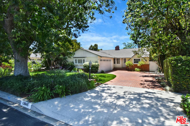 13046 Addison Street photo 7