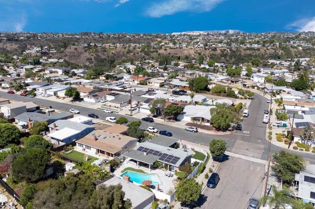 2597 Melbourne Dr, San Diego CA: https://media.crmls.org/mediaz/cee2bdeb-3eea-4c59-bbe9-c79ba7d4f72a.jpg